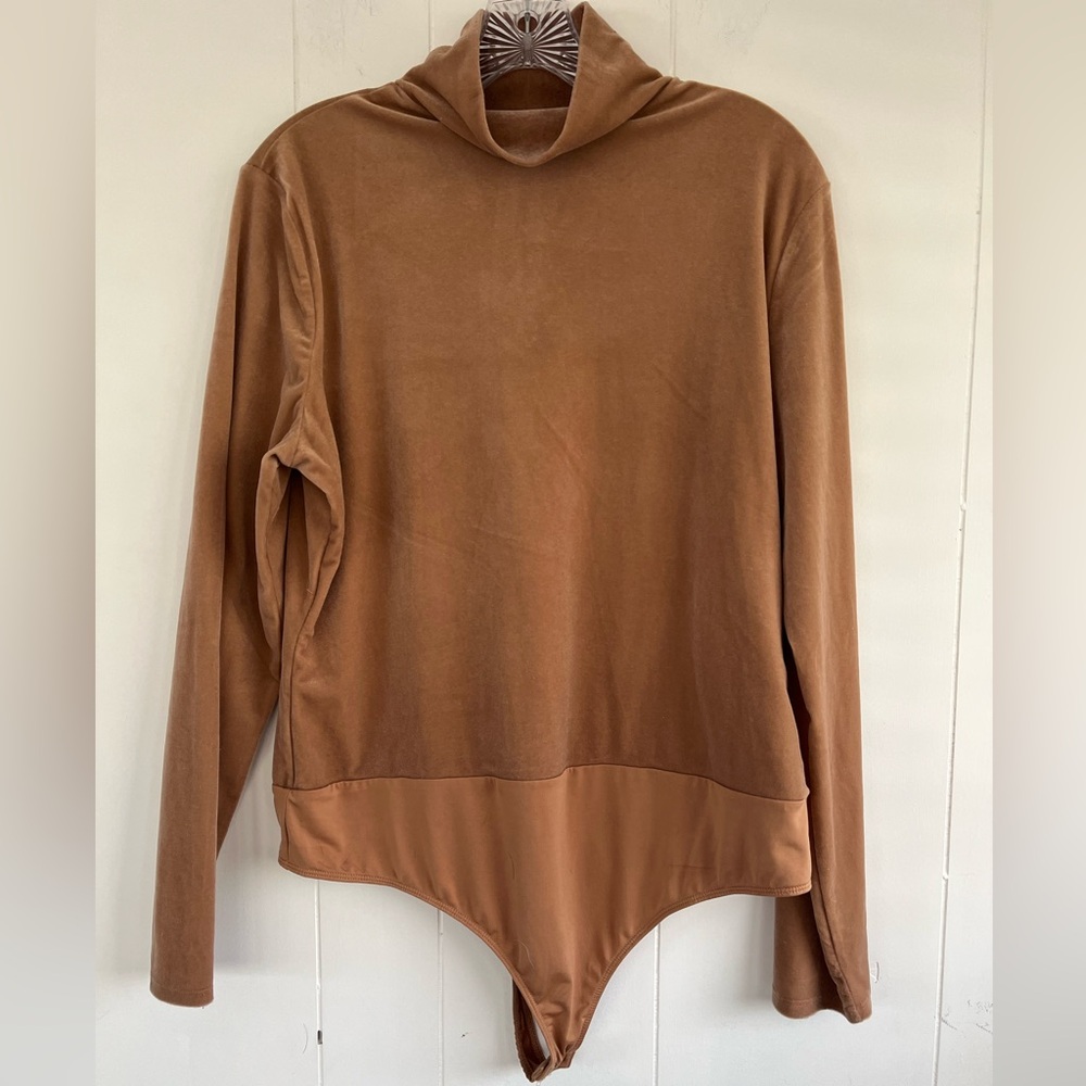 EXPRESS Brand Velvet Mock Neck Bodysuit Camel Color Body Contour Size XL